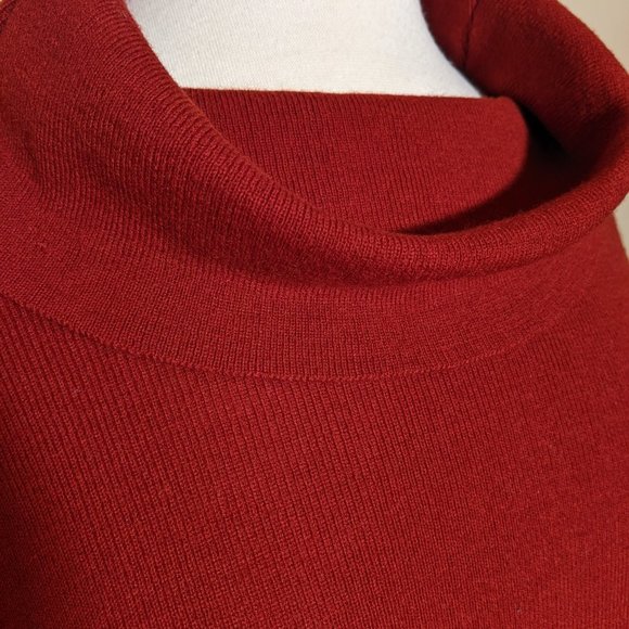 Nina Leonard Bourbon/Red Poncho. One size fits all - Picture 3 of 11